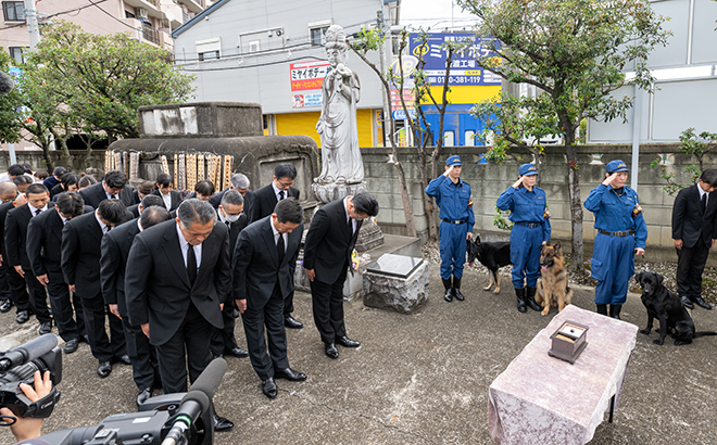 警察犬慰霊祭の様子